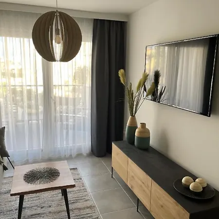 Appartement Sunny In With Outdoor Swimming Pool And Garage Parking Place Included, 300m From The Sandy *