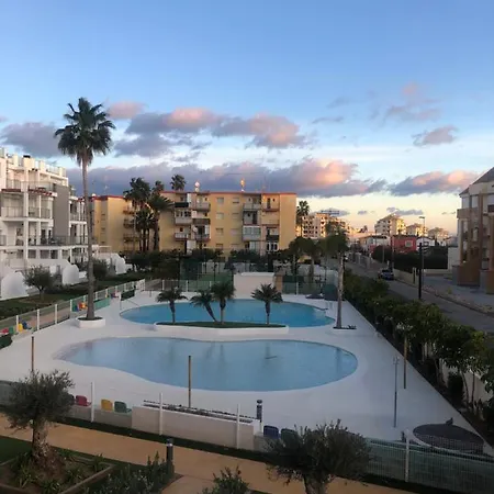 Apartment Sunny Beachside With Pool