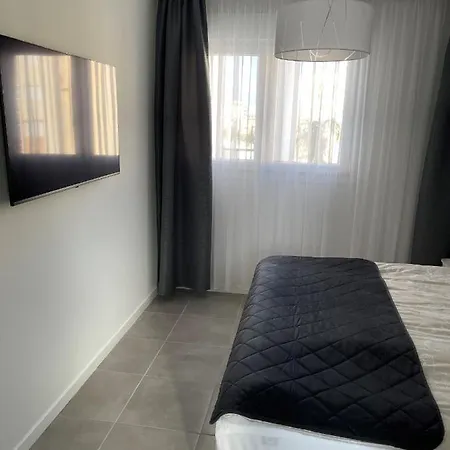 Apartment Sunny Beachside With Pool *